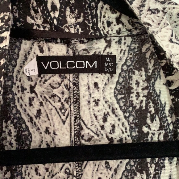 Volcom snakeskin shrug - Picture 2 of 4